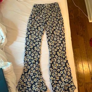 Daisy Print Flowy Bell Bottom Pants